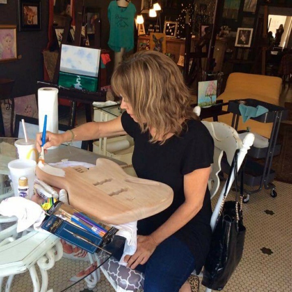 Meet your Posher, Julie - Picture 1 of 1